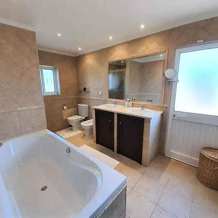 Ferrarias Villa Sleeps 14 With Pool Air Con And Wifi Ferrarias (Loule)