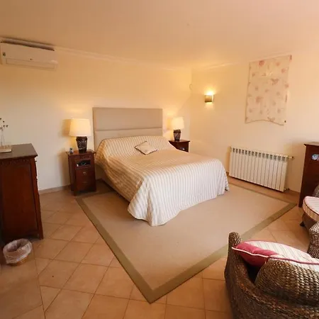 Ferrarias Villa Sleeps 14 With Pool Air Con And Wifi ヴィラ *