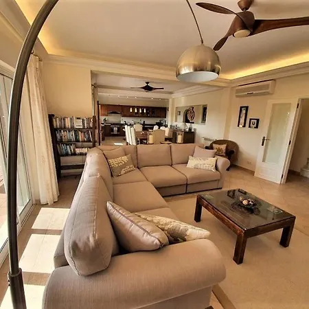 Ferrarias Villa Sleeps 14 With Pool Air Con And Wifi *