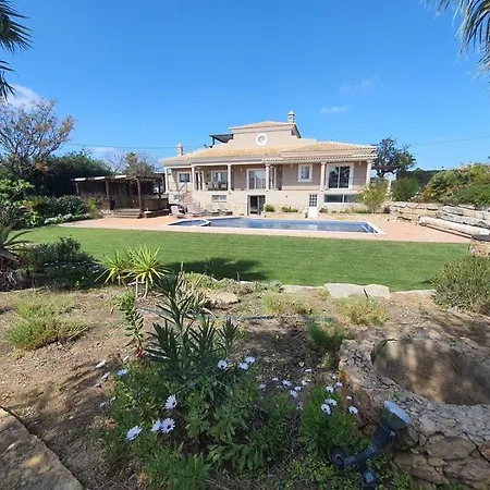 Ferrarias Villa Sleeps 14 With Pool Air Con And Wifi 빌라 Ferrarias (Loule)